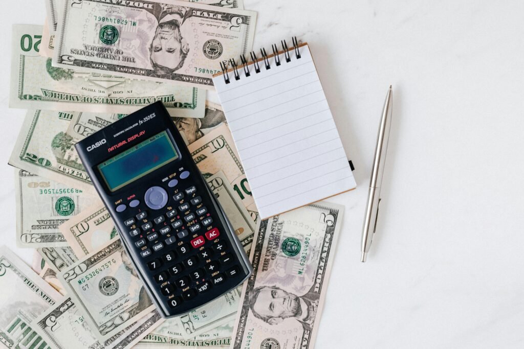 Accounting and bookkeeping service for startups – financial documents and calculator